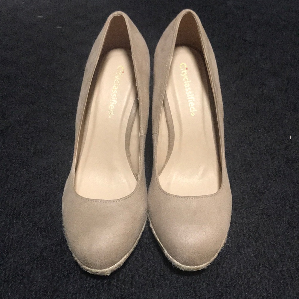 Nude wedges